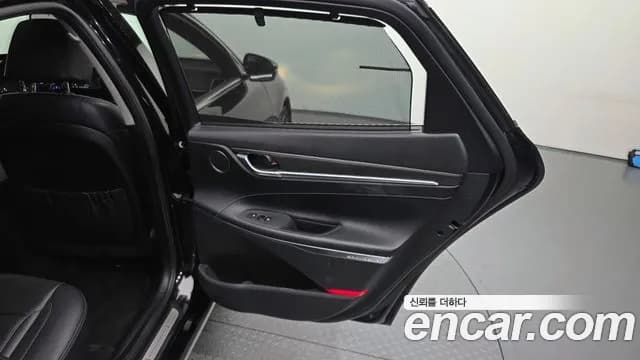 2017 Hyundai Grandeur IG 3.0 Exclusive Sold VIN KMHF241EBHA024117 – trunk area 2017 Hyundai Grandeur IG 3.0 Exclusive Sold VIN KMHF241EBHA024117 – trunk area