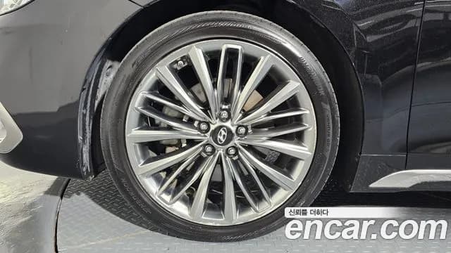 2017 Hyundai Grandeur IG 3.0 Exclusive Sold VIN KMHF241EBHA030352 – exterior detail 2017 Hyundai Grandeur IG 3.0 Exclusive Sold VIN KMHF241EBHA030352 – exterior detail