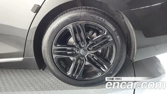 2018 Hyundai Grandeur IG 3.0 Modren Basic (Rental car) Sold VIN KMHF241EBJA066701 – trunk area 2018 Hyundai Grandeur IG 3.0 Modren Basic (Rental car) Sold VIN KMHF241EBJA066701 – trunk area