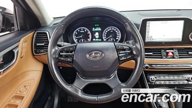 2017 Hyundai Grandeur IG 3.0 Exclusive Sold VIN KMHF341EBHA033993 – exterior detail 2017 Hyundai Grandeur IG 3.0 Exclusive Sold VIN KMHF341EBHA033993 – exterior detail