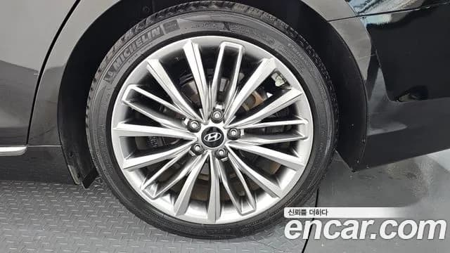 2017 Hyundai Grandeur IG 3.0 Exclusive Sold VIN KMHF341EBHA033993 – trunk area 2017 Hyundai Grandeur IG 3.0 Exclusive Sold VIN KMHF341EBHA033993 – trunk area