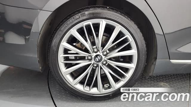 2017 Hyundai Grandeur IG 3.0 Exclusive Sold VIN KMHF341EBHA035348 – undercarriage 2017 Hyundai Grandeur IG 3.0 Exclusive Sold VIN KMHF341EBHA035348 – undercarriage