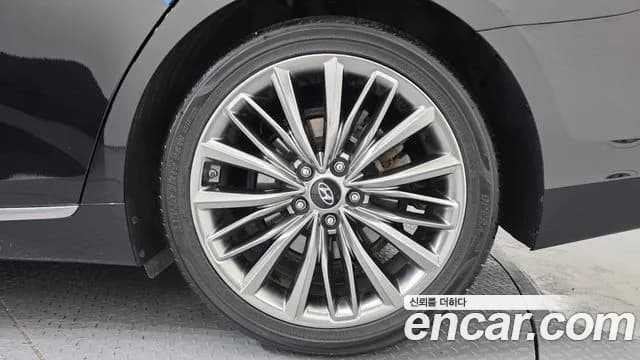 2018 Hyundai Grandeur IG 3.0 Exclusive Sold VIN KMHF341EBJA081840 – rear exterior 2018 Hyundai Grandeur IG 3.0 Exclusive Sold VIN KMHF341EBJA081840 – rear exterior