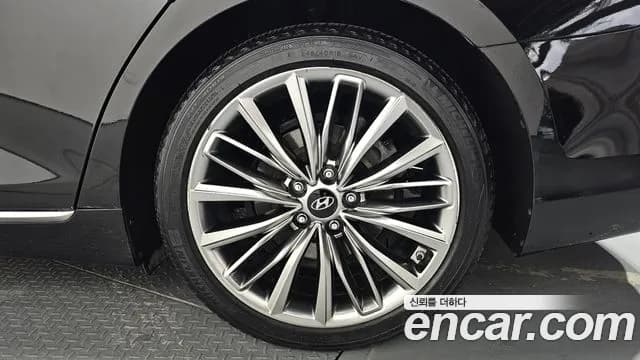2018 Hyundai Grandeur IG 3.3 Celebrity Sold VIN KMHF341GBJA050383 – interior seats 2018 Hyundai Grandeur IG 3.3 Celebrity Sold VIN KMHF341GBJA050383 – interior seats