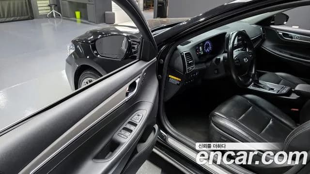2018 Hyundai Grandeur IG 3.3 Celebrity Sold VIN KMHF341GBJA130470 – interior seats 2018 Hyundai Grandeur IG 3.3 Celebrity Sold VIN KMHF341GBJA130470 – interior seats