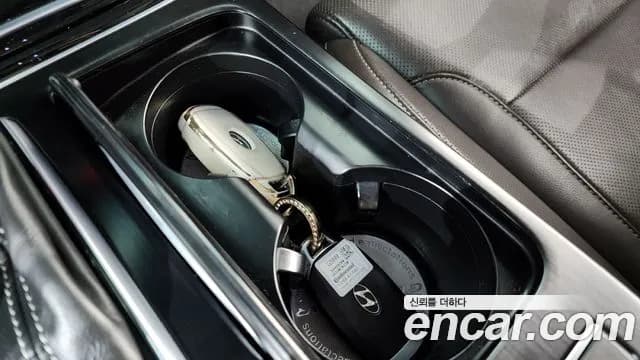 2017 Hyundai Grandeur IG 3.0 LPi Dsabled Person Sold VIN KMHF341NBHA015147 – exterior detail 2017 Hyundai Grandeur IG 3.0 LPi Dsabled Person Sold VIN KMHF341NBHA015147 – exterior detail