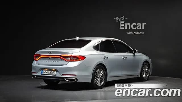2018 Hyundai Grandeur IG 3.0 LPI Taxi Sold VIN KMHF341NBJA051368 – front exterior 2018 Hyundai Grandeur IG 3.0 LPI Taxi Sold VIN KMHF341NBJA051368 – front exterior