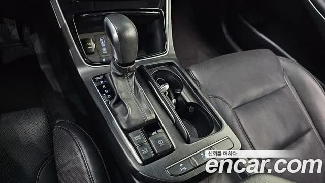 2018 Hyundai Grandeur IG 3.0 LPi Dsabled Person Sold VIN KMHF341NBJA102004 – trunk area 2018 Hyundai Grandeur IG 3.0 LPi Dsabled Person Sold VIN KMHF341NBJA102004 – trunk area