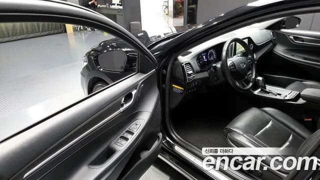 2018 Hyundai Grandeur IG 3.0 LPi Dsabled Person Sold VIN KMHF341NBJA103736 – side profile 2018 Hyundai Grandeur IG 3.0 LPi Dsabled Person Sold VIN KMHF341NBJA103736 – side profile