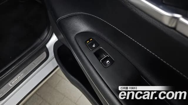 2018 Hyundai Grandeur IG 3.0 LPi Dsabled Person Sold VIN KMHF341NBJA129101 – exterior detail 2018 Hyundai Grandeur IG 3.0 LPi Dsabled Person Sold VIN KMHF341NBJA129101 – exterior detail
