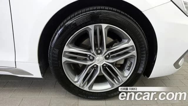 2019 Hyundai Grandeur IG 3.0 LPi Dsabled Person Sold VIN KMHF341NBKA191308 – interior seats 2019 Hyundai Grandeur IG 3.0 LPi Dsabled Person Sold VIN KMHF341NBKA191308 – interior seats