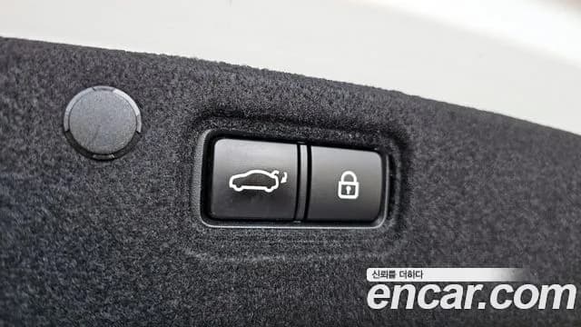 2019 Hyundai Grandeur IG 3.0 LPi Dsabled Person Sold VIN KMHF341NBKA191308 – exterior detail 2019 Hyundai Grandeur IG 3.0 LPi Dsabled Person Sold VIN KMHF341NBKA191308 – exterior detail