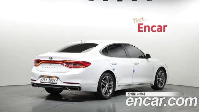 2017 Hyundai Grandeur IG 2.4 Premium Sold VIN KMHF441CBHA001957 – interior seats 2017 Hyundai Grandeur IG 2.4 Premium Sold VIN KMHF441CBHA001957 – interior seats