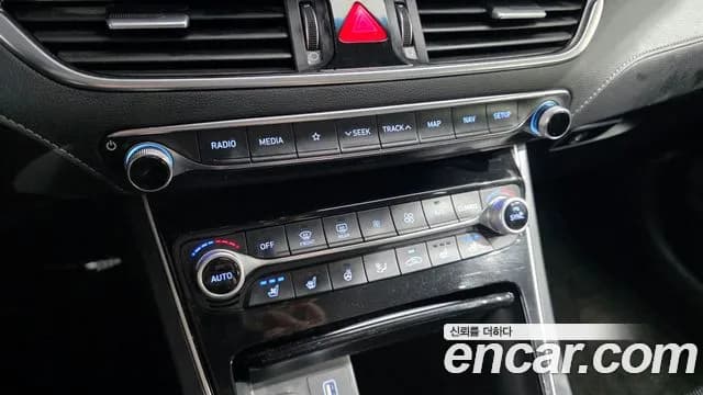 2017 Hyundai Grandeur IG 2.4 Premium Sold VIN KMHF441CBHA001957 – photo 12 2017 Hyundai Grandeur IG 2.4 Premium Sold VIN KMHF441CBHA001957 – photo 12