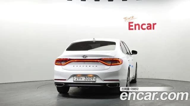 2017 Hyundai Grandeur IG 2.4 Premium Sold VIN KMHF441CBHA001957 – photo 17 2017 Hyundai Grandeur IG 2.4 Premium Sold VIN KMHF441CBHA001957 – photo 17