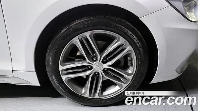 2017 Hyundai Grandeur IG 2.4 Premium Sold VIN KMHF441CBHA015492 – undercarriage 2017 Hyundai Grandeur IG 2.4 Premium Sold VIN KMHF441CBHA015492 – undercarriage