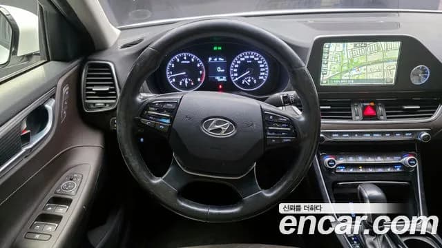 2017 Hyundai Grandeur IG 2.4 Premium Sold VIN KMHF441CBHA015492 – photo 14 2017 Hyundai Grandeur IG 2.4 Premium Sold VIN KMHF441CBHA015492 – photo 14