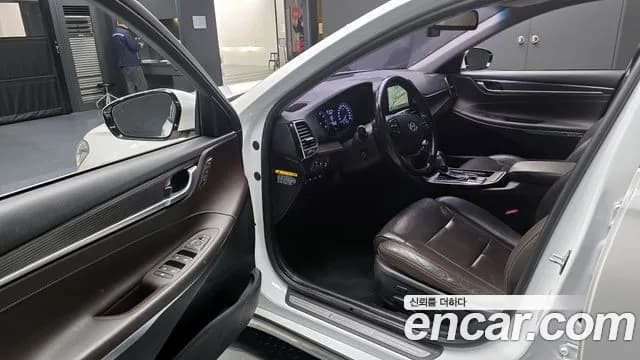 2017 Hyundai Grandeur IG 2.4 Premium Sold VIN KMHF441CBHA015492 – photo 19 2017 Hyundai Grandeur IG 2.4 Premium Sold VIN KMHF441CBHA015492 – photo 19
