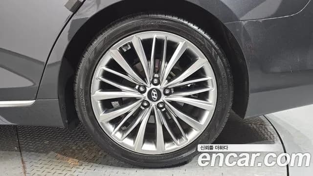 2017 Hyundai Grandeur IG 2.4 Premium Sold VIN KMHF441CBHA018576 – photo 23 2017 Hyundai Grandeur IG 2.4 Premium Sold VIN KMHF441CBHA018576 – photo 23