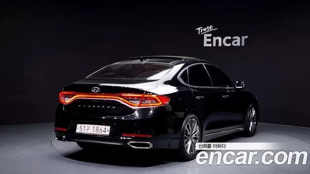 2017 Hyundai Grandeur IG 2.4 Premium Sold VIN KMHF441CBHA021969 – interior seats 2017 Hyundai Grandeur IG 2.4 Premium Sold VIN KMHF441CBHA021969 – interior seats