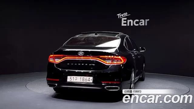 2017 Hyundai Grandeur IG 2.4 Premium Sold VIN KMHF441CBHA021969 – trunk area 2017 Hyundai Grandeur IG 2.4 Premium Sold VIN KMHF441CBHA021969 – trunk area