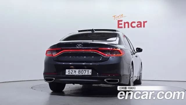 2018 Hyundai Grandeur IG 2.4 Premium Sold VIN KMHF441CBJA063026 – trunk area 2018 Hyundai Grandeur IG 2.4 Premium Sold VIN KMHF441CBJA063026 – trunk area