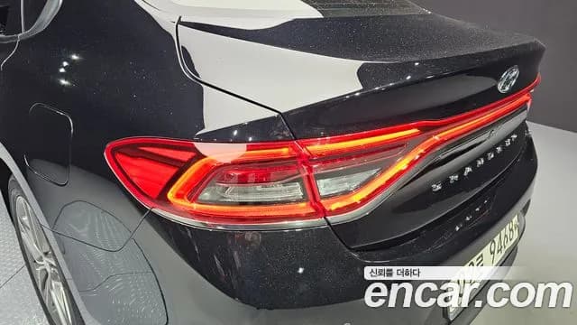 2018 Hyundai Grandeur IG 2.4 Premium Sold VIN KMHF441CBJA067121 – photo 11 2018 Hyundai Grandeur IG 2.4 Premium Sold VIN KMHF441CBJA067121 – photo 11
