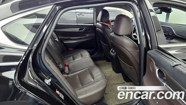 2018 Hyundai Grandeur IG 2.4 Premium Sold VIN KMHF441CBJA087680 – front exterior 2018 Hyundai Grandeur IG 2.4 Premium Sold VIN KMHF441CBJA087680 – front exterior