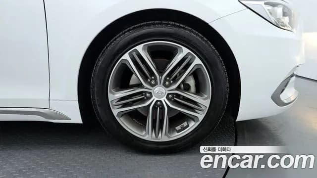 2018 Hyundai Grandeur IG 2.4 Premium Sold VIN KMHF441CBJA091231 – photo 11 2018 Hyundai Grandeur IG 2.4 Premium Sold VIN KMHF441CBJA091231 – photo 11