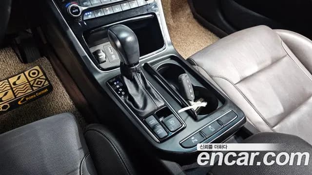 2018 Hyundai Grandeur IG 2.4 Premium Sold VIN KMHF441CBJA102705 – trunk area 2018 Hyundai Grandeur IG 2.4 Premium Sold VIN KMHF441CBJA102705 – trunk area