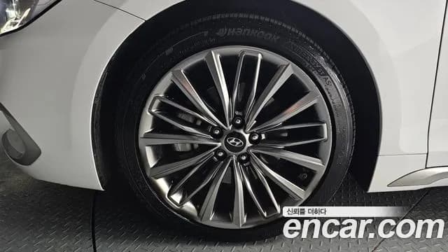 2018 Hyundai Grandeur IG 2.4 Premium Sold VIN KMHF441CBJA102705 – photo 16 2018 Hyundai Grandeur IG 2.4 Premium Sold VIN KMHF441CBJA102705 – photo 16