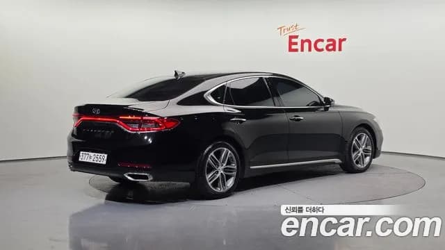 2018 Hyundai Grandeur IG 2.4 Premium Sold VIN KMHF441CBJA120421 – trunk area 2018 Hyundai Grandeur IG 2.4 Premium Sold VIN KMHF441CBJA120421 – trunk area