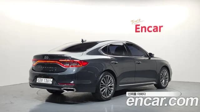2018 Hyundai Grandeur IG 2.4 Premium Sold VIN KMHF441CBJA121393 – trunk area 2018 Hyundai Grandeur IG 2.4 Premium Sold VIN KMHF441CBJA121393 – trunk area