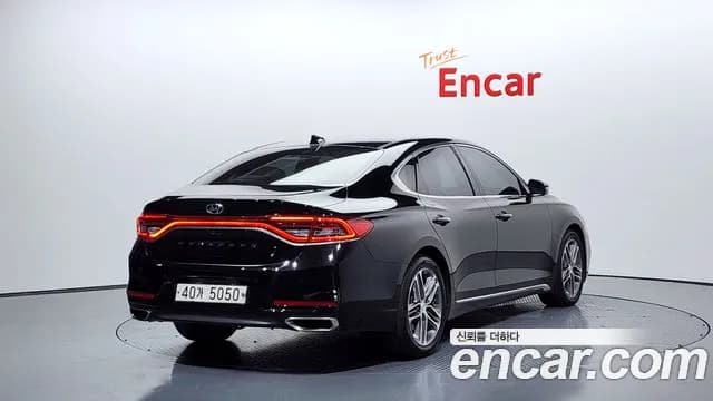 2018 Hyundai Grandeur IG 2.4 Premium Sold VIN KMHF441CBJA141115 – interior seats 2018 Hyundai Grandeur IG 2.4 Premium Sold VIN KMHF441CBJA141115 – interior seats