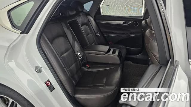 2019 Hyundai Grandeur IG 2.4 Premium Sold VIN KMHF441CBKA188739 – trunk area 2019 Hyundai Grandeur IG 2.4 Premium Sold VIN KMHF441CBKA188739 – trunk area