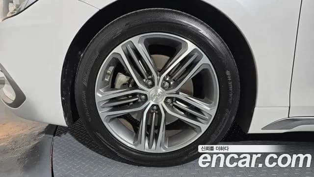 2019 Hyundai Grandeur IG 2.4 Premium Sold VIN KMHF441CBKA191186 – rear exterior 2019 Hyundai Grandeur IG 2.4 Premium Sold VIN KMHF441CBKA191186 – rear exterior
