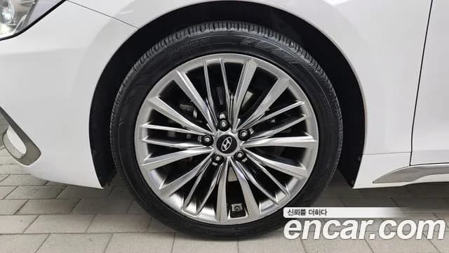 2019 Hyundai Grandeur IG 2.4 Premium Sold VIN KMHF441CBKA198941 – front exterior 2019 Hyundai Grandeur IG 2.4 Premium Sold VIN KMHF441CBKA198941 – front exterior