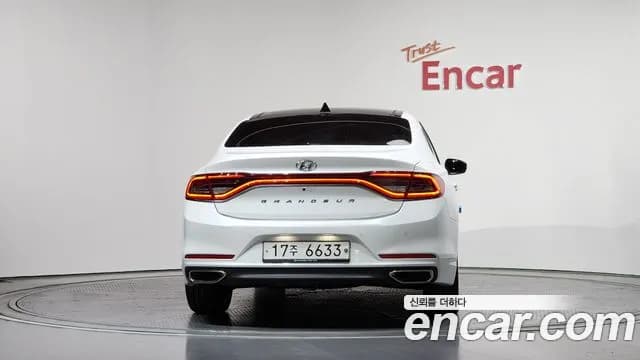 2019 Hyundai Grandeur IG 2.4 Premium Sold VIN KMHF441CBKA198941 – interior seats 2019 Hyundai Grandeur IG 2.4 Premium Sold VIN KMHF441CBKA198941 – interior seats