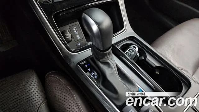 2019 Hyundai Grandeur IG 2.4 Premium Sold VIN KMHF441CBKA198941 – trunk area 2019 Hyundai Grandeur IG 2.4 Premium Sold VIN KMHF441CBKA198941 – trunk area