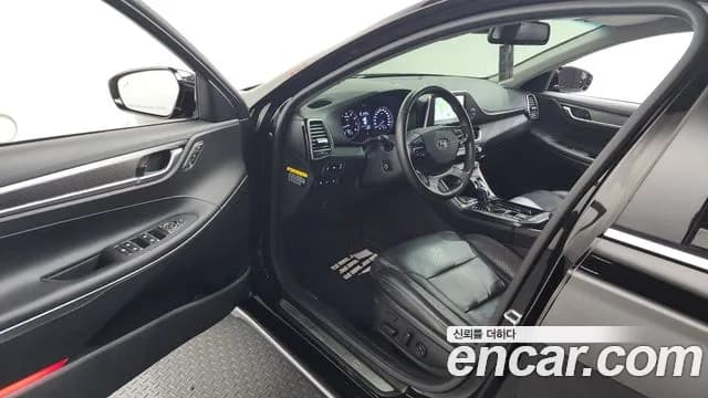 2019 Hyundai Grandeur IG 2.4 Premium Sold VIN KMHF441CBKA208348 – front exterior 2019 Hyundai Grandeur IG 2.4 Premium Sold VIN KMHF441CBKA208348 – front exterior