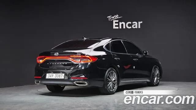 2017 Hyundai Grandeur IG 2.2 Diesel Premium Sold VIN KMHF441RBHA022635 – interior seats 2017 Hyundai Grandeur IG 2.2 Diesel Premium Sold VIN KMHF441RBHA022635 – interior seats