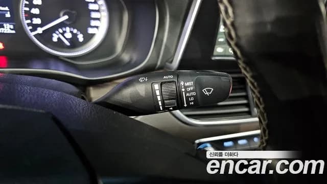 2017 Hyundai Grandeur IG 2.2 Diesel Premium Sold VIN KMHF441RBHA022635 – exterior detail 2017 Hyundai Grandeur IG 2.2 Diesel Premium Sold VIN KMHF441RBHA022635 – exterior detail