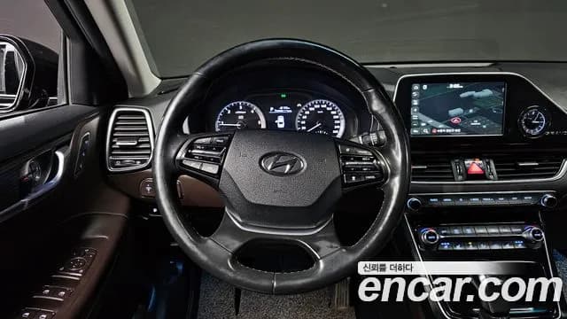 2017 Hyundai Grandeur IG 2.2 Diesel Premium Sold VIN KMHF441RBHA022635 – trunk area 2017 Hyundai Grandeur IG 2.2 Diesel Premium Sold VIN KMHF441RBHA022635 – trunk area