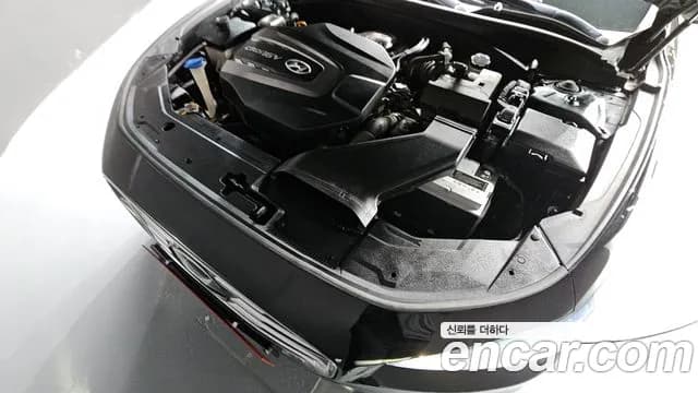 2017 Hyundai Grandeur IG 2.2 Diesel Premium Sold VIN KMHF441RBHA022635 – photo 13 2017 Hyundai Grandeur IG 2.2 Diesel Premium Sold VIN KMHF441RBHA022635 – photo 13