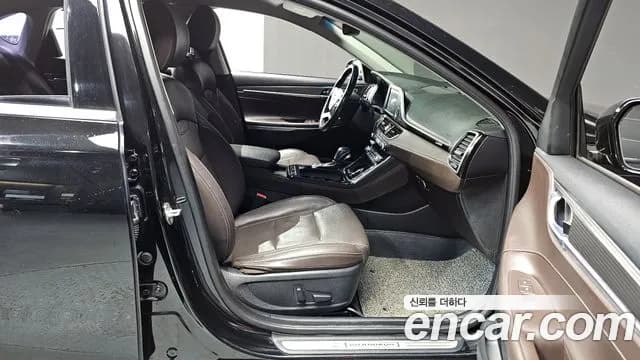 2017 Hyundai Grandeur IG 2.2 Diesel Premium Sold VIN KMHF441RBHA022635 – photo 15 2017 Hyundai Grandeur IG 2.2 Diesel Premium Sold VIN KMHF441RBHA022635 – photo 15