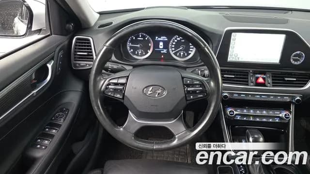 2017 Hyundai Grandeur IG 2.2 Diesel Premium Sold VIN KMHF441RBHA026930 – engine bay 2017 Hyundai Grandeur IG 2.2 Diesel Premium Sold VIN KMHF441RBHA026930 – engine bay
