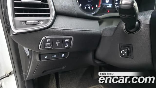 2017 Hyundai Grandeur IG 2.2 Diesel Premium Sold VIN KMHF441RBHA026930 – exterior detail 2017 Hyundai Grandeur IG 2.2 Diesel Premium Sold VIN KMHF441RBHA026930 – exterior detail