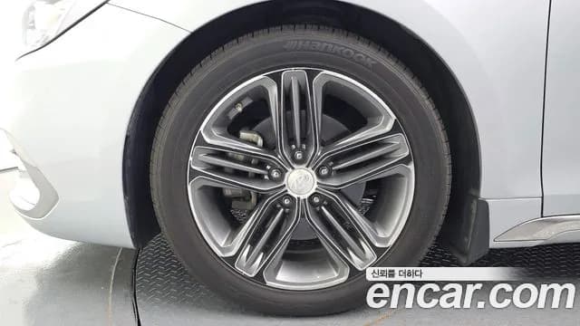 2017 Hyundai Grandeur IG 2.2 Diesel Premium Sold VIN KMHF441RBHA026930 – photo 19 2017 Hyundai Grandeur IG 2.2 Diesel Premium Sold VIN KMHF441RBHA026930 – photo 19