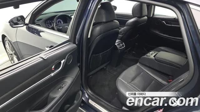 2017 Hyundai Grandeur IG 2.2 Diesel Premium Sold VIN KMHF441RBHA032862 – trunk area 2017 Hyundai Grandeur IG 2.2 Diesel Premium Sold VIN KMHF441RBHA032862 – trunk area