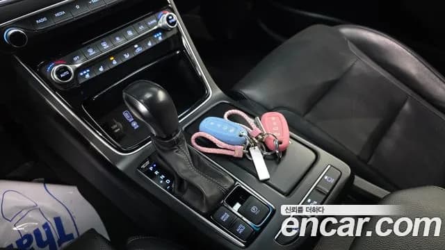 2017 Hyundai Grandeur IG 2.2 Diesel Premium Sold VIN KMHF441RBHA032862 – photo 15 2017 Hyundai Grandeur IG 2.2 Diesel Premium Sold VIN KMHF441RBHA032862 – photo 15